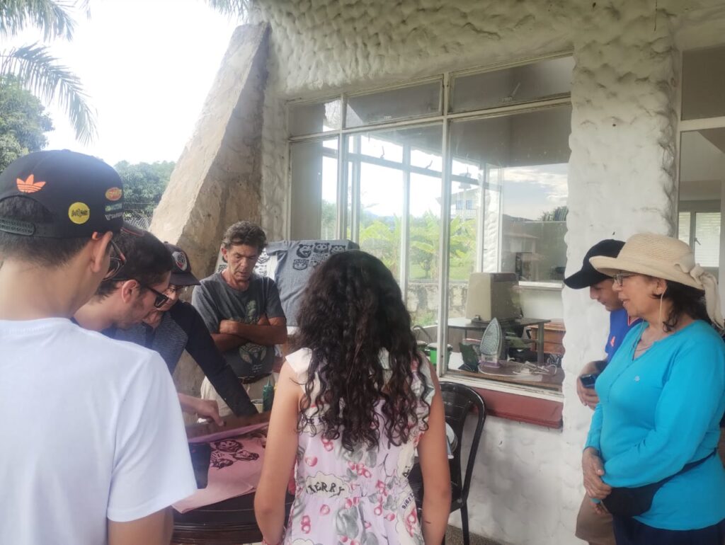 Rehabilitación de Base Comunitaria para Personas con Trastornos Mentales: Una Alternativa Integral y Transformadora